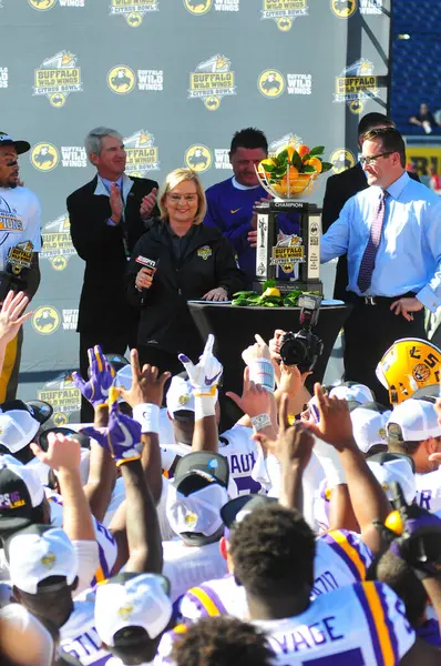 Lsu Čelit Louisville Během Citrus Bowl Stadionu Camping World Orlandu — Stock fotografie