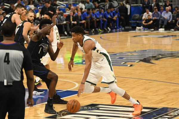 Orlando Magic, 19 Ocak 2019 Cumartesi günü Orlando Florida 'daki Amway Arena' da Milwaukee Doları 'na ev sahipliği yapıyor..