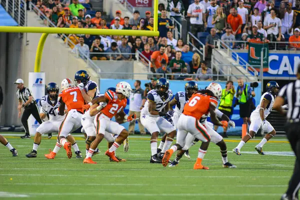 West Virginia Mountaineers Affronta Miami Hurricanes Durante 71St Russell Bowl — Foto Stock