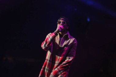 R & B Şarkıcısı Usher 12 Aralık 2014 'te Orlando Florida' daki Amway Center 'da sahne alacak..  