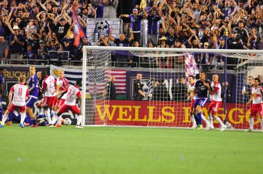 Orlando City SC, 6 Mayıs 2016 'da Orlando Florida' daki Dünya Kampı Stadyumu 'nda New York Red Bulls' a ev sahipliği yaptı..