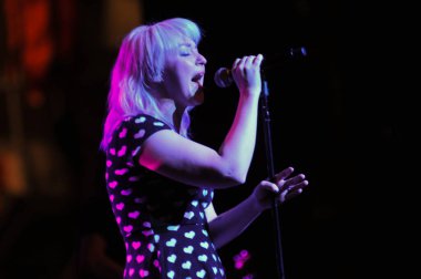 Christian Rock Bands Audio Adrenaline ve Kutless 23 Mart 2014 'te Osceola Sahne Sanatları Merkezi Kissimmee, FL' de sahne almaktadır..  