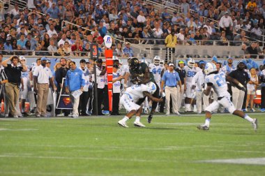 Kuzey Carolina 29 Aralık 2015 tarihinde Orlando Florida 'daki Kamp Dünya Stadyumu' nda oynanan Russell Atletizm Kupası 'nda Baylor ile karşılaşacak..