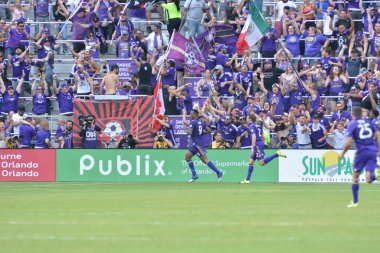 Orlando City 15 Nisan 2017 'de Florida, Orlando' daki Citrus Bowl 'da Los Angeles Galaksisine ev sahipliği yaptı..  