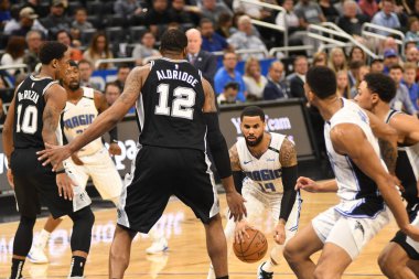 Orlando Magic, 19 Aralık 2018 tarihinde Orlando Florida 'daki Amway Center' da San Antonio Spurs 'a ev sahipliği yapmaktadır.