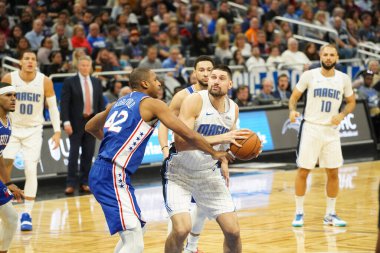 Orlando Magic 27 Aralık 2019 Cuma günü Orlando, Florida 'daki Amway Arena' da Philadelphia 76ers 'a ev sahipliği yapıyor..