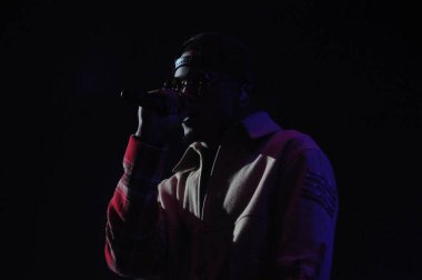 R & B Şarkıcısı Usher 12 Aralık 2014 'te Orlando Florida' daki Amway Center 'da sahne alacak..  