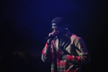 R & B Şarkıcısı Usher 12 Aralık 2014 'te Orlando Florida' daki Amway Center 'da sahne alacak..  