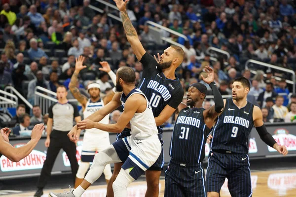 Orlando Magic 28 Şubat 2020 tarihinde Orlando Florida 'da Amway Center' da Minnesota Timberwolves 'a ev sahipliği yapar..  