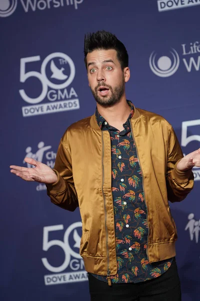 15 Ekim 2019 'da Nashville, Tennessee' deki Linbscome Üniversitesi 'nde verilen 50. GMA Dove Ödülleri sırasında kırmızı halı. 