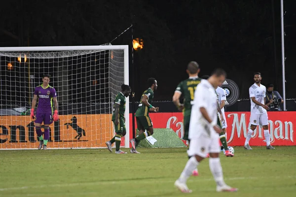 Los Angeles Galaksisi, 14 Temmuz 2020 'de Orlando Florida ABD' deki ESPN Vahşi Spor Dünyası 'nda düzenlenen MLS Sırt Turnuvası sırasında Portland Timbers ile karşı karşıya geldi.