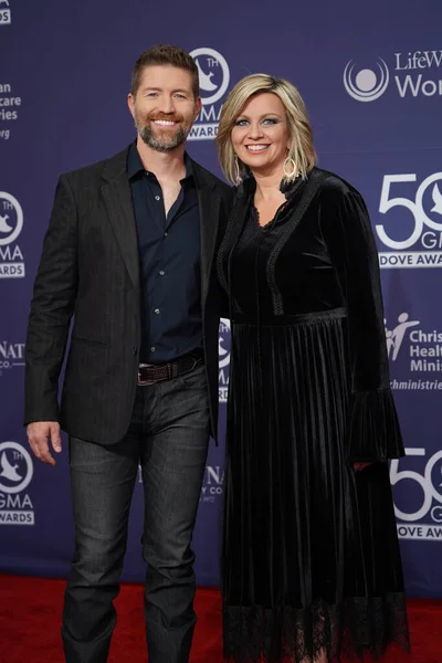 15 Ekim 2019 'da Nashville, Tennessee' deki Linbscome Üniversitesi 'nde verilen 50. GMA Dove Ödülleri sırasında kırmızı halı. 