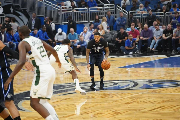 Orlando Magic, Orlando, Florida, ABD 'deki Amway Center' da Milwaukee Bucks 'a ev sahipliği yapıyor. 1 Kasım 2019.  