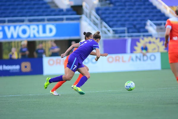 Orlando Pride sunucusu Houston Dash 23 Haziran 2016 'da Orlando Florida' daki Dünya Kampı Stadyumu 'nda..