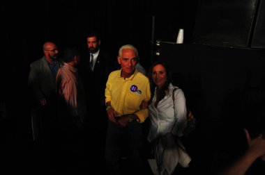 Şarkıcı Jon Bon Jovi, 5 Kasım 2016 'da St. Petersburg Florida' da Devlet Street Theater in Support of HIllary Clinton 'ın Başkan İhalesi' nde sahne alıyor.