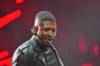 R & B Şarkıcısı Usher 12 Aralık 2015 'te Orlando Florida' daki Amway Center 'da sahne alacak.. 