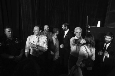 Şarkıcı Jon Bon Jovi, 5 Kasım 2016 'da St. Petersburg Florida' da Devlet Street Theater in Support of HIllary Clinton 'ın Başkan İhalesi' nde sahne alıyor.