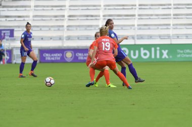 Orlando Pride, 22 Nisan 2018 'de Florida, Orlando' daki Exploria Stadyumu 'nda Houston Dash' e ev sahipliği yaptı..  