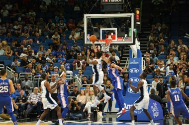 Orlando Magic 13 Ekim 2019 'da Florida, Orlando' daki Amway Center 'da Philadelphia 76ers' a ev sahipliği yaptı..  