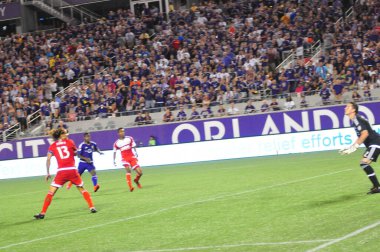Orlando City SC, 8 Mayıs 2015 'te Florida' daki Kamp Dünyası Stadyumu 'nda Los Angeles Galaksisi' ne ev sahipliği yaptı.. 