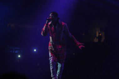 R & B Şarkıcısı Usher 12 Aralık 2014 'te Orlando Florida' daki Amway Center 'da sahne alacak..  