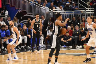 Orlando Magic, 19 Aralık 2018 tarihinde Orlando Florida 'daki Amway Center' da San Antonio Spurs 'a ev sahipliği yapmaktadır.