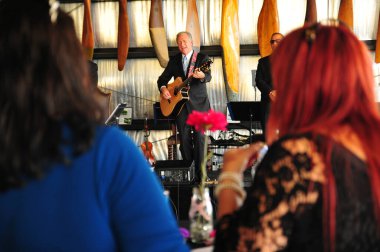 19 Eylül 2015 'te, Bebekler için Kahramanlar Sanford Florida' da bir bağış etkinliğine ev sahipliği yaptı..  