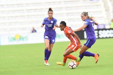 Orlando Pride, 22 Nisan 2018 'de Florida, Orlando' daki Exploria Stadyumu 'nda Houston Dash' e ev sahipliği yaptı.. 