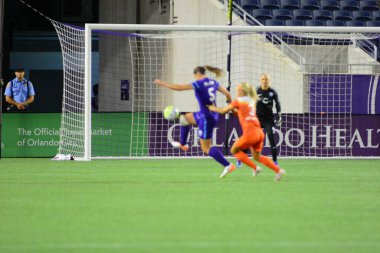 Orlando Pride sunucusu Houston Dash 23 Haziran 2016 'da Orlando Florida' daki Dünya Kampı Stadyumu 'nda..