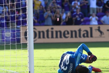 Orlando Magic oyuncusu Fournier, 25 Ekim 2018 tarihinde Orlando Florida 'daki Amway Center' da spor ceketlilere karşı gol atmaya çalıştı..  