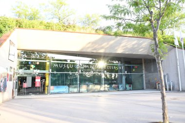 Olimpiyat Müzesi girişine bak