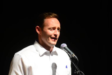 Şarkıcı Jon Bon Jovi, 5 Kasım 2016 'da St. Petersburg Florida' da Devlet Street Theater in Support of HIllary Clinton 'ın Başkan İhalesi' nde sahne alıyor.