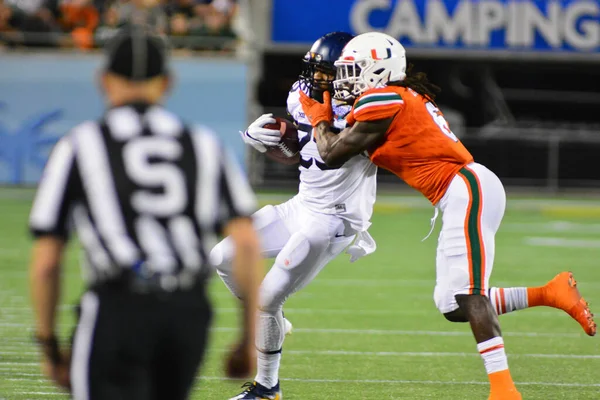 West Virginia Mountaineers Enfrentam Miami Hurricanes Durante 71St Russell Bowl — Fotografia de Stock