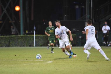 Los Angeles Galaksisi, 14 Temmuz 2020 'de Orlando Florida ABD' deki ESPN Vahşi Spor Dünyası 'nda düzenlenen MLS Sırt Turnuvası sırasında Portland Timbers ile karşı karşıya geldi.