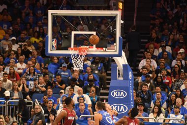 Orlando Magic 17 Ekim 2018 'de Orlando Florida' daki Amway Center 'da Miami Heat' i sunar..