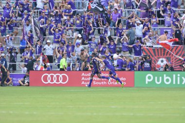 Orlando City 15 Nisan 2017 'de Florida, Orlando' daki Citrus Bowl 'da Los Angeles Galaksisine ev sahipliği yaptı..  