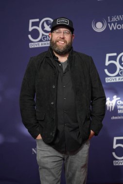 Film yapımcısı Andrew Erwin 15 Ekim 2019 'da Tennessee, Nashville' deki Linbscome Üniversitesi 'nde verilen 50. GMA Dove Ödülleri' nde Kırmızı Halıda Yürüdü. Fotoğraf: Marty Jean-Louis