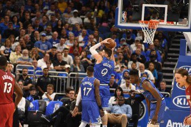 Orlando Magic 17 Ekim 2018 'de Orlando Florida' daki Amway Center 'da Miami Heat' i sunar..