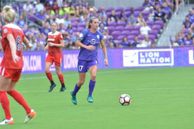 Orlando Pride 22 Nisan 2017 'de Orlando City Stadyumu' nda Washington Spirit 'e ev sahipliği yaptı..  