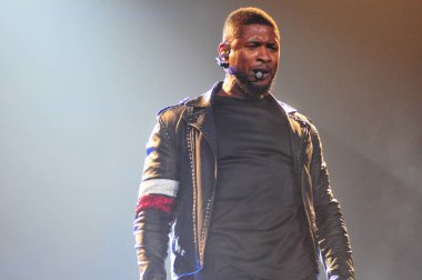 R & B Şarkıcısı Usher 12 Aralık 2014 'te Orlando Florida' daki Amway Center 'da sahne alacak..  