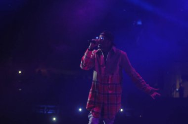 R & B Şarkıcısı Usher 12 Aralık 2015 'te Orlando Florida' daki Amway Center 'da sahne alacak..