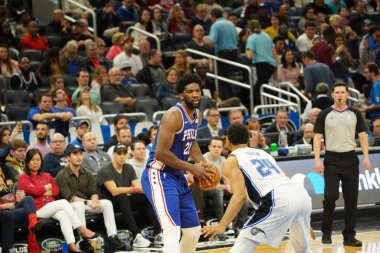 Orlando Magic 27 Aralık 2019 Cuma günü Orlando, Florida 'daki Amway Arena' da Philadelphia 76ers 'a ev sahipliği yapıyor..