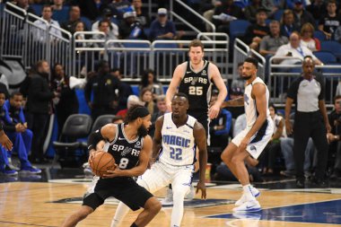 Orlando Magic, 19 Aralık 2018 tarihinde Orlando Florida 'daki Amway Center' da San Antonio Spurs 'a ev sahipliği yapmaktadır.. 