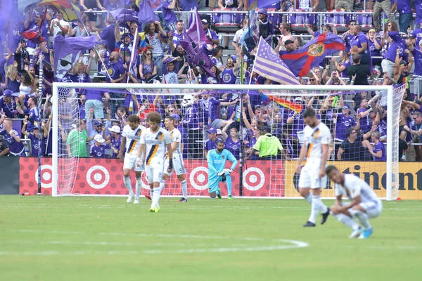 Orlando City 15 Nisan 2017 'de Florida, Orlando' daki Citrus Bowl 'da Los Angeles Galaksisine ev sahipliği yaptı..  