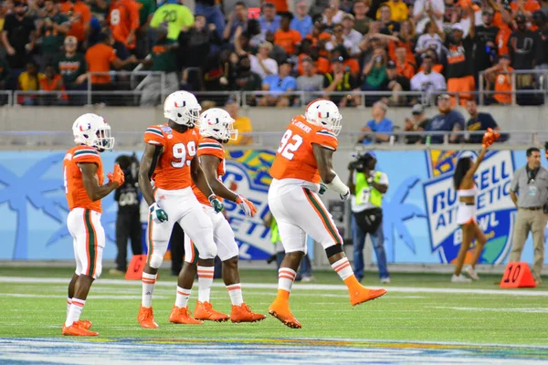 West Virginia Mountaineers Enfrentam Miami Hurricanes Durante 71St Russell Bowl — Fotografia de Stock