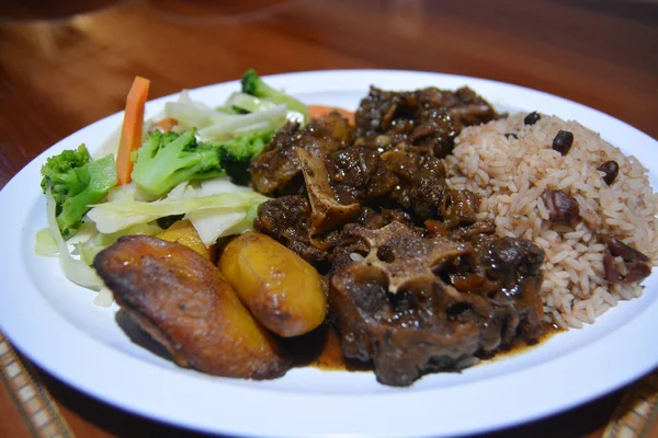 Hermoso Plato Deliciosa Comida Caribeña — Foto de Stock