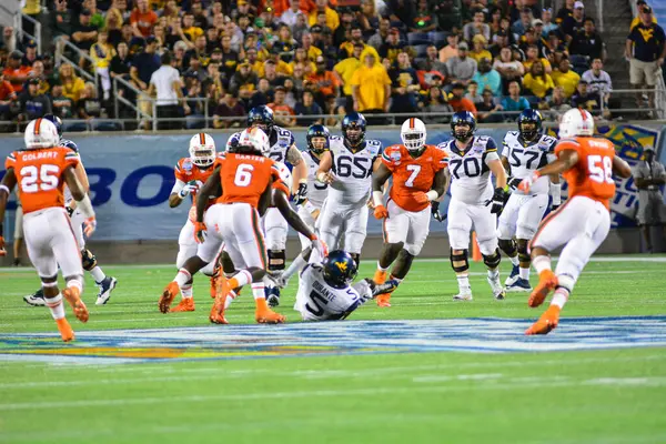 West Virginia Mountaineers Enfrentam Miami Hurricanes Durante 71St Russell Bowl — Fotografia de Stock