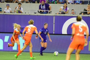 Orlando Pride sunucusu Houston Dash 23 Haziran 2016 'da Orlando Florida' daki Dünya Kampı Stadyumu 'nda..