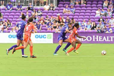 Orlando Pride, 22 Nisan 2018 'de Florida, Orlando' daki Exploria Stadyumu 'nda Houston Dash' e ev sahipliği yaptı.. 