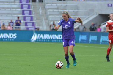 Orlando Pride 22 Nisan 2017 'de Orlando City Stadyumu' nda Washington Spirit 'e ev sahipliği yaptı.. 